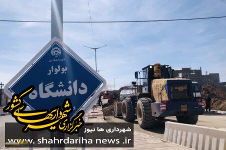 عملیات تحکیم و تراکم مسیر بلوار دانشگاه توسط ماشین آلات شهرداری قاین