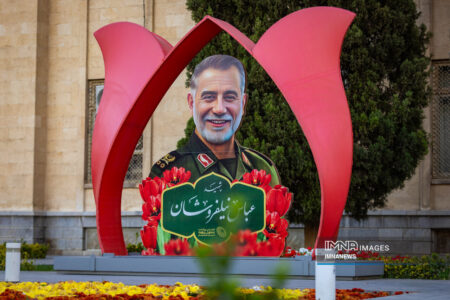 در آستانه برگزاری کنگره بزرگداشت 24 هزار شهید استان، اصفهان مزین به تمثال شهدا شد
