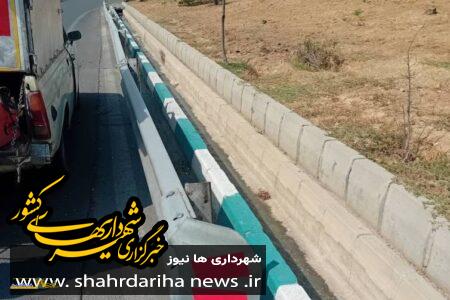 نصب و ترمیم گاردریل های حاشیه شمالی بزرگراه شهید خرازی تهران