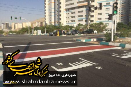 خط‌کشی خطوط ایست و عابر پیاده تقاطع ها در معابر منطقه۲۲ تهران