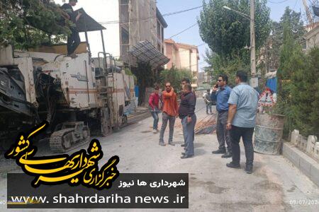 اجرای عملیات روکش آسفالت در معابر شهرک دانشگاه شریف منطقه۲۲ تهران