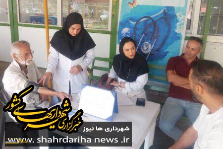 برپایی میزهای خدمت سلامت محور در میادین میوه و تره بار منطقه ۲۲ تهران