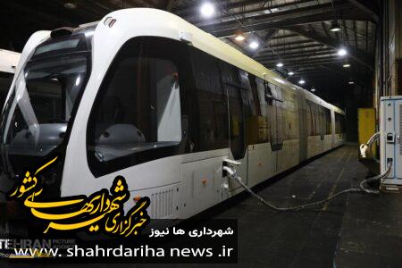 تست گرم تراموای چرخ لاستیکی بامداد ۲۲ بهمن انجام شد