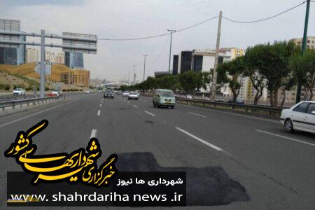 لکه گیری آسفالت هزار نقطه از معابر منطقه22 تهران