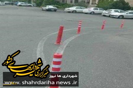 نصب و مرمت استوانه‌های ترافیکی هشدار دهنده در معابر ناحیه ۶ منطقه۲۲ تهران