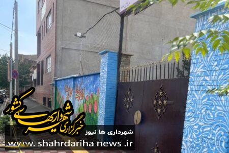 اجرای طرح پیاده روسازی اطراف مدرسه شهدای شهرک چشمه توسط شهرداری منطقه۲۲ تهران
