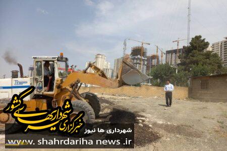 تسطیح و پاکسازی زمین های رها شده غرب تهران