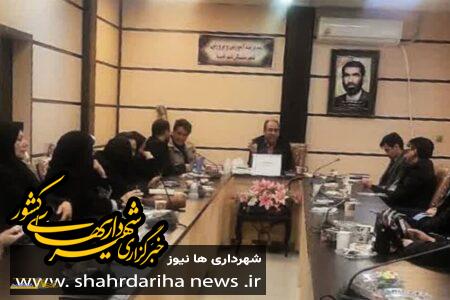 تعامل میان مدارس شهرضا و کارشناسان شهرداری در خصوص اجرای بهتر مدرسه شهروندی