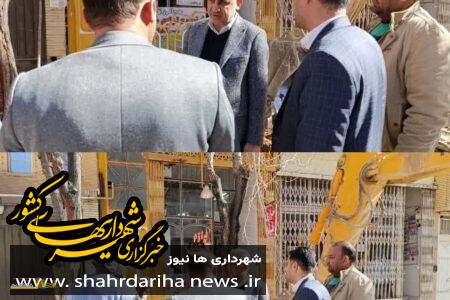 شهردار شهرضا از عملیات جدول گذاری و پیاده رو سازی خیابان حکیم صهبا بازدید کرد