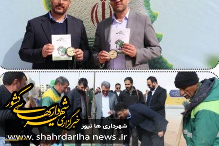 توزیع و کاشت 10 هزار نهال به مناسبت روز درختکاری در شهر بهارستان