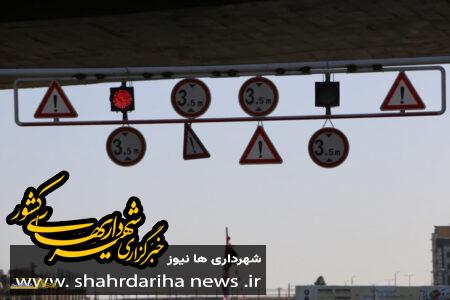 نصب سازه‌های ترافیکی محدودیت ارتفاع در بلوار شهید سلیمانی قم