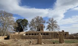غروب یک عمارت تاریخی در کوهبنان کرمان؛ لودرهای شهرداری به جان خانه وکیلی افتادند