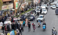 برخورد با پیاده‌رو فروشی در تهران/ آماده سازی بازارچه‌های شب عید در پایتخت