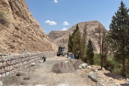 بهسازی پارک آبشار کرمان با احداث مسیرهای جدید پیاده روی و تثبیت دامنه کوه