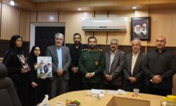 تجلیل از خانواده‌های شهدای میناب توسط مجموعه مدیریت شهری اوشان فشم میگون
