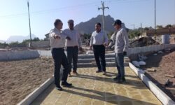 شهردار نیاسر از روند اجرای کففرش میدان در حال احداث گلاب بازدید کرد
