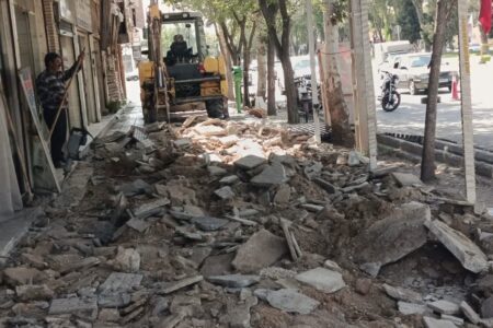 عملیات بهسازی پیاده‌روهای بلوار امام در تیران آغاز شد