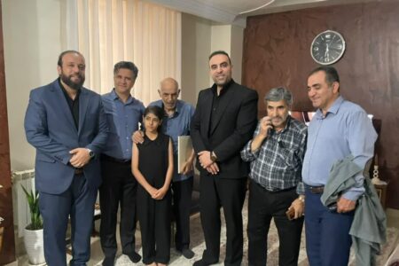 عیادت شهردار اسلامشهر از خبرنگار پیشکسوت