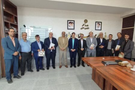 تجلیل مدیرکل دفتر امور شهری و شوراهای استانداری اصفهان از شهرداران شهرستان برخوار