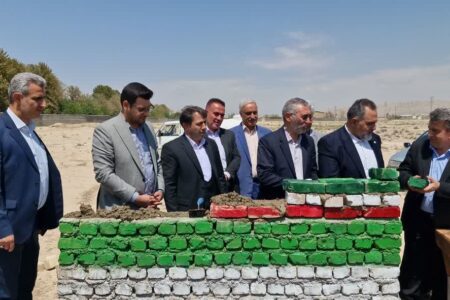 آیین خشت‌گذاری مدرسه ۱۵ کلاسه شریف‌آباد برگزار شد