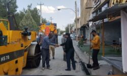 بازدید سرپرست شهرداری بروجن از روند ترمیم آسفالت معابر شهری