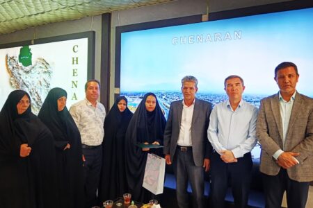 تجلیل مدیریت شهری چناران از فرزند هنرمند یکی از کارکنان شهرداری