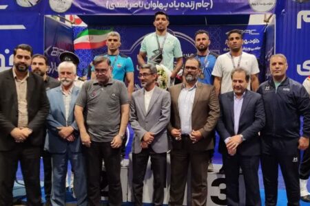 درخشش کارمند شهرداری اسفراین در مسابقات کشتی پهلوانی کارگران کشور