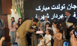 جشن تولد نیلا در آغوش مهربانی آتش‌نشانان شهریار