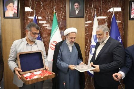 تقدیر رئیس دفاتر نهاد رهبری دانشگاه‌های قم از شهردار قم